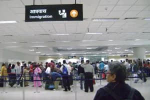 IndiGo Crisis: सरकार ने लगाया एयरफेयर कैप, जानें यात्रियों को कैसे मिलेगी राहत