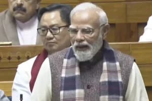 PM Modi today speech Lok Sabha: पीएम मोदी ने लोकसभा में कांग्रेस पर साधा निशाना, वंदेमातरम के टुकड़े करने का लगाया आरोप