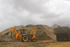 Sand Mafia: कलमनुरी में रेत तस्करों का आतंक, अधिकारियों को मिली जान से मारने की धमकी