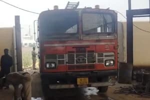West Bengal Factory Fire: डोमजुर में कचरे से लगी आग, बैटरी कारखाने में फैली चिंगारी