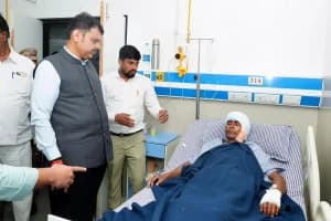 Devendra Fadnavis Hospital Visit: नागपुर में घायलों से की मुलाकात, दिए अहम निर्देश
