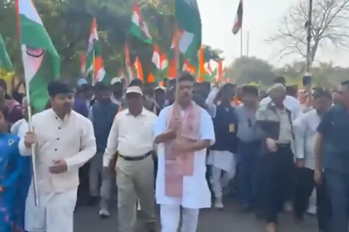 सॉल्ट लेक स्टेडियम के बाहर विपक्ष नेता शुभेंदु अधिकारी सहित बीजेपी विधायकों का जोरदार प्रदर्शन