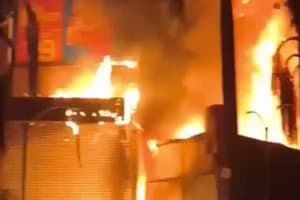 Kolkata Kankurgachi Fire: कोलकाता के गोदाम में भयानक आग, सौ से ज्यादा सिलिंडर फटे