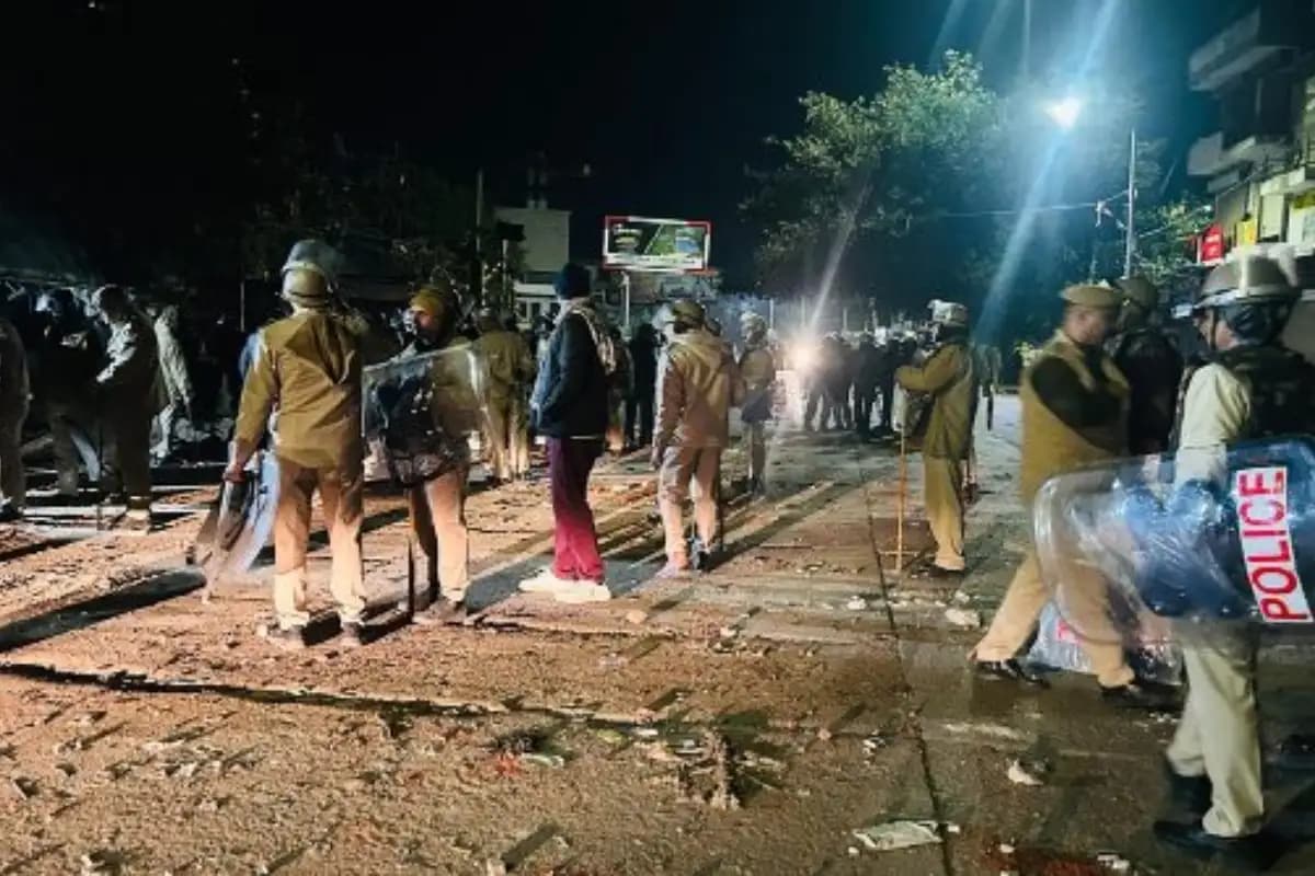 जयपुर में मस्जिद के बाहर भड़की हिंसा, पुलिस पर पथराव, इलाके में इंटरनेट बंद