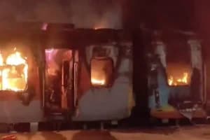 Tatanagar Ernakulam Express Fire: टाटानगर-एर्नाकुलम ट्रेन में भीषण आग, एक यात्री की जलकर मौत