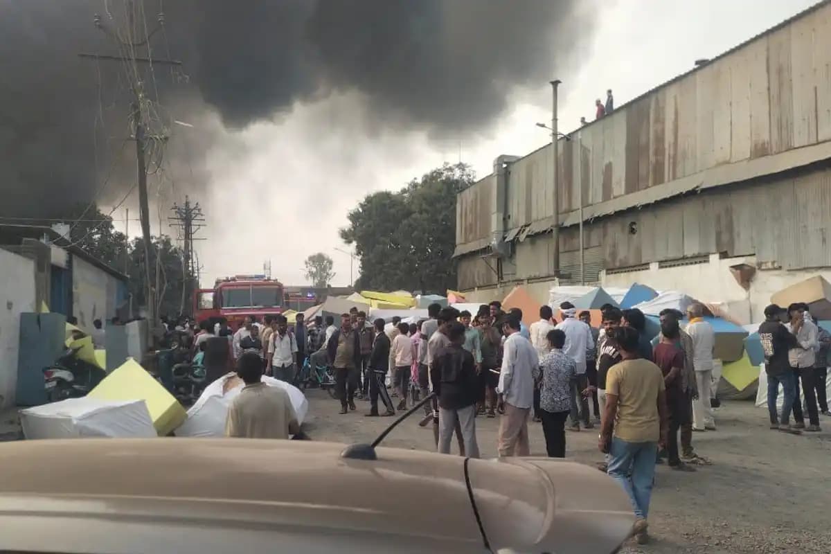 नागपुर की पीली नदी औद्योगिक क्षेत्र में भीषण आग से मची अफरा-तफरी