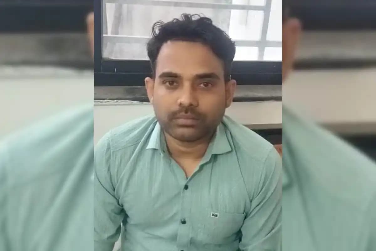 महाराष्ट्र के हिंगोली जिले में तीस हजार रुपये की रिश्वत लेते कर सहायक उमेश सरकटे रंगे हाथों गिरफ्तार