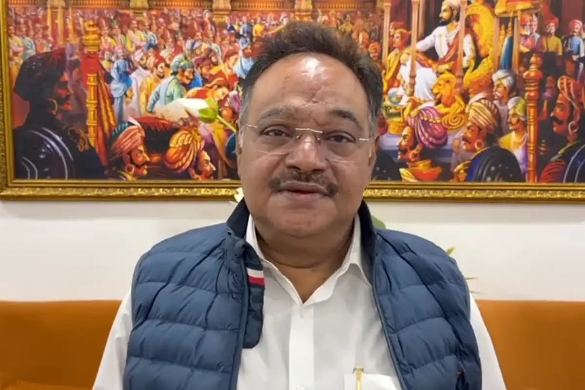 West Bengal Politics: कोलकाता एयरपोर्ट पर शमीक भट्टाचार्य ने दिए सियासी सवालों के जवाब – सागर हमले, ED रेड और ममता के धरना वापसी पर बोले BJP नेता