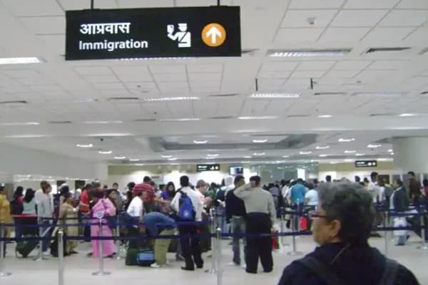 मुंबई-नागपुर विमान में दो घंटे की देरी से यात्रियों में नाराजगी