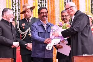 जस्टिस महेश सोनक ने ली शपथ