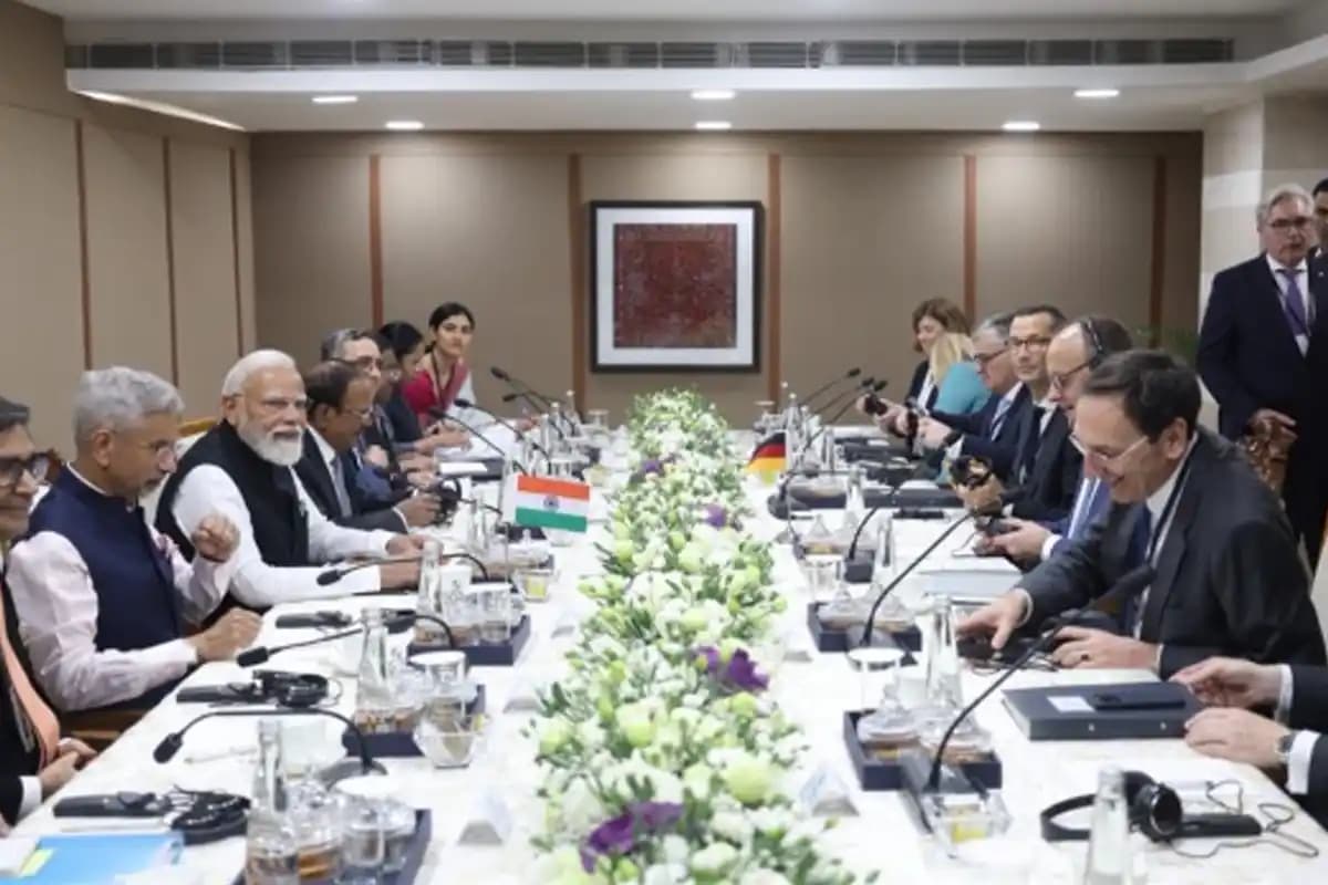 प्रधानमंत्री मोदी और जर्मन चांसलर फ्रेडरिक मर्ज की गांधीनगर में ऐतिहासिक बैठक, साबरमती आश्रम में दी गांधी जी को श्रद्धांजलि