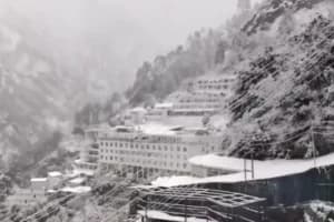 जम्मू-कश्मीर में जबरदस्त बर्फबारी