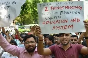 यूजीसी के इक्विटी नियमों पर बवाल: दिल्ली में प्रदर्शन