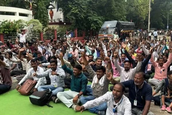 एसआईआर के विरोध में अल्पसंख्यक समुदाय का राजभवन की ओर विशाल प्रदर्शन
