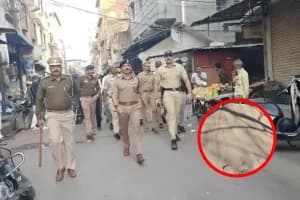 Hingoli Police Crackdown: हिंगोली में अवैध रेत परिवहन पर पुलिस की बड़ी कार्रवाई, 2 टिपर जब्त