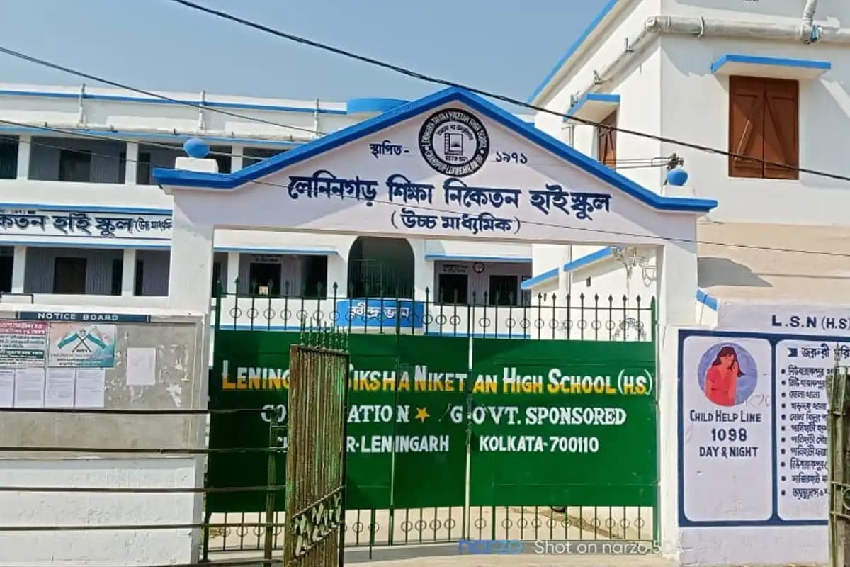 पश्चिम बंगाल: लेनिनगढ़ शिक्षा निकेतन हाई स्कूल के 56वें स्थापना दिवस पर खाद्य मेला और स्वास्थ्य शिविर में छात्रों का उत्साह