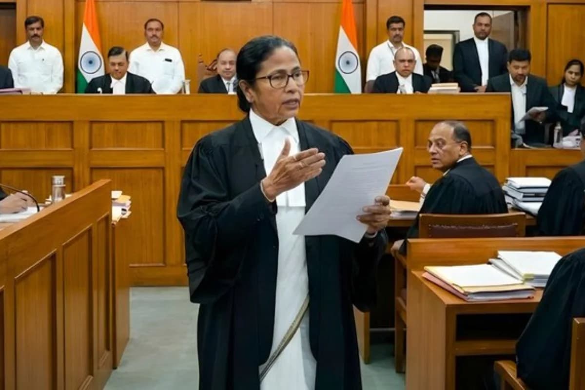 वकील बन सुप्रीम कोर्ट पहुंचीं मुख्यमंत्री ममता बनर्जी, SIR मामले में करेंगी बहस