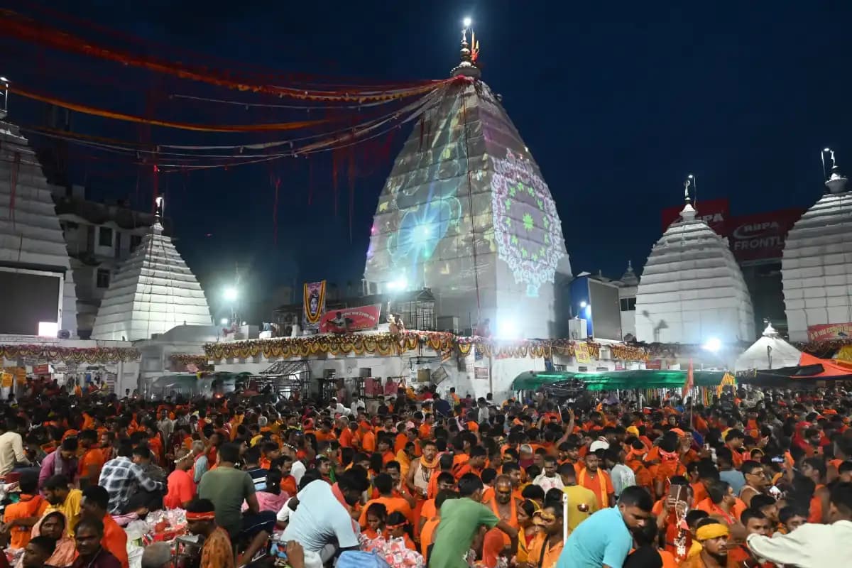 विवाह में अटक रहे रिश्तों का समाधान? महाशिवरात्रि पर बैद्यनाथ धाम में चढ़ाएं मोर मुकुट