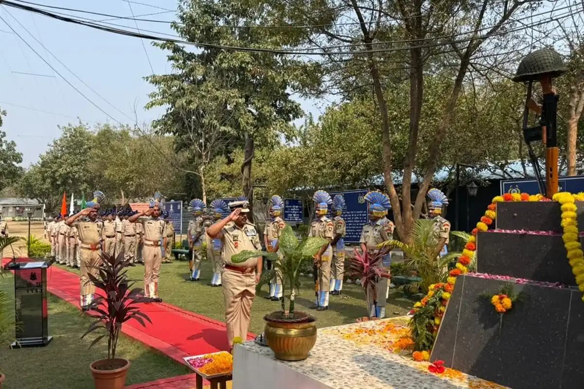 Maharashtra News: पुलवामा हमले के शहीद वीर जवानों को 37वीं बटालियन द्वारा भावपूर्ण श्रद्धांजलि