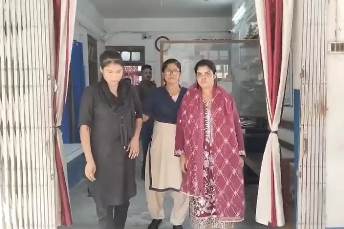 West Bengal Crime: बीएसएफ ने तीन बांग्लादेशी महिलाओं को सीमा पार करते समय पकड़ा, पुलिस के हवाले किया