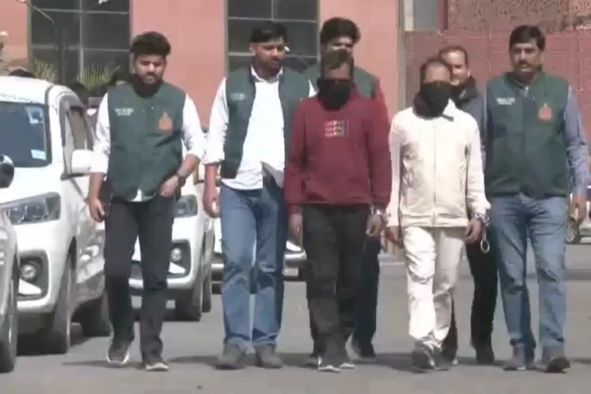 Delhi Police News: देशभर में बड़ी आतंकी साजिश नाकाम, आईएसआई और बांग्लादेशी जिहादी संगठन से जुड़े आठ संदिग्ध गिरफ्तार, दो पश्चिम बंगाल से और छह तमिलनाडु से पकड़े गए