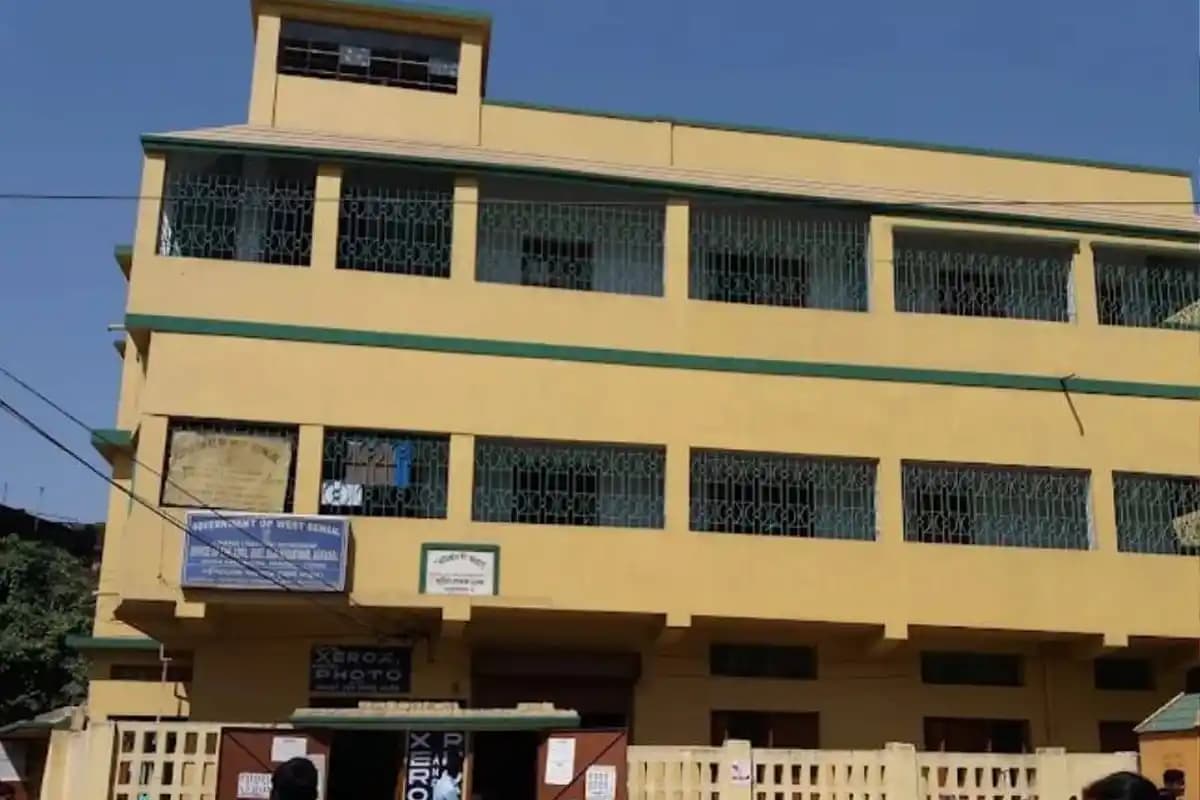Asansol Crime: आसानसोल अदालत में बम की धमकी से मची अफरातफरी, तमिलनाडु से आई धमकी भरी मेल