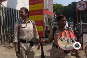 Bomb Threat Letter at Howrah Maidan Post Office Bomb Squad & Police in Action: हावड़ा मुख्य डाकघर में बम की धमकी से मची भगदड़ (Image Source: RB / Ekbal)