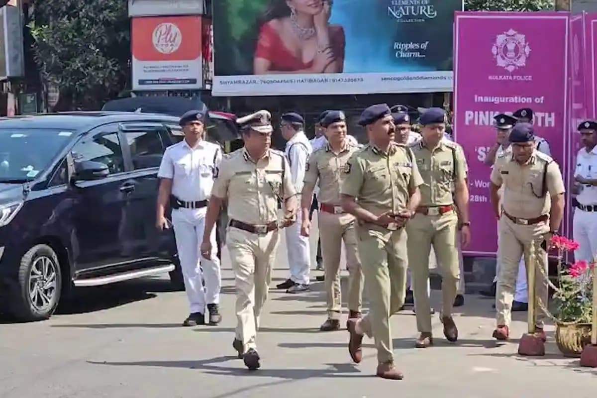 Kolkata Police Pink Booth: महिला सुरक्षा के लिए कोलकाता पुलिस ने शुरू किए पिंक बूथ और शाइनिंग मोबाइल