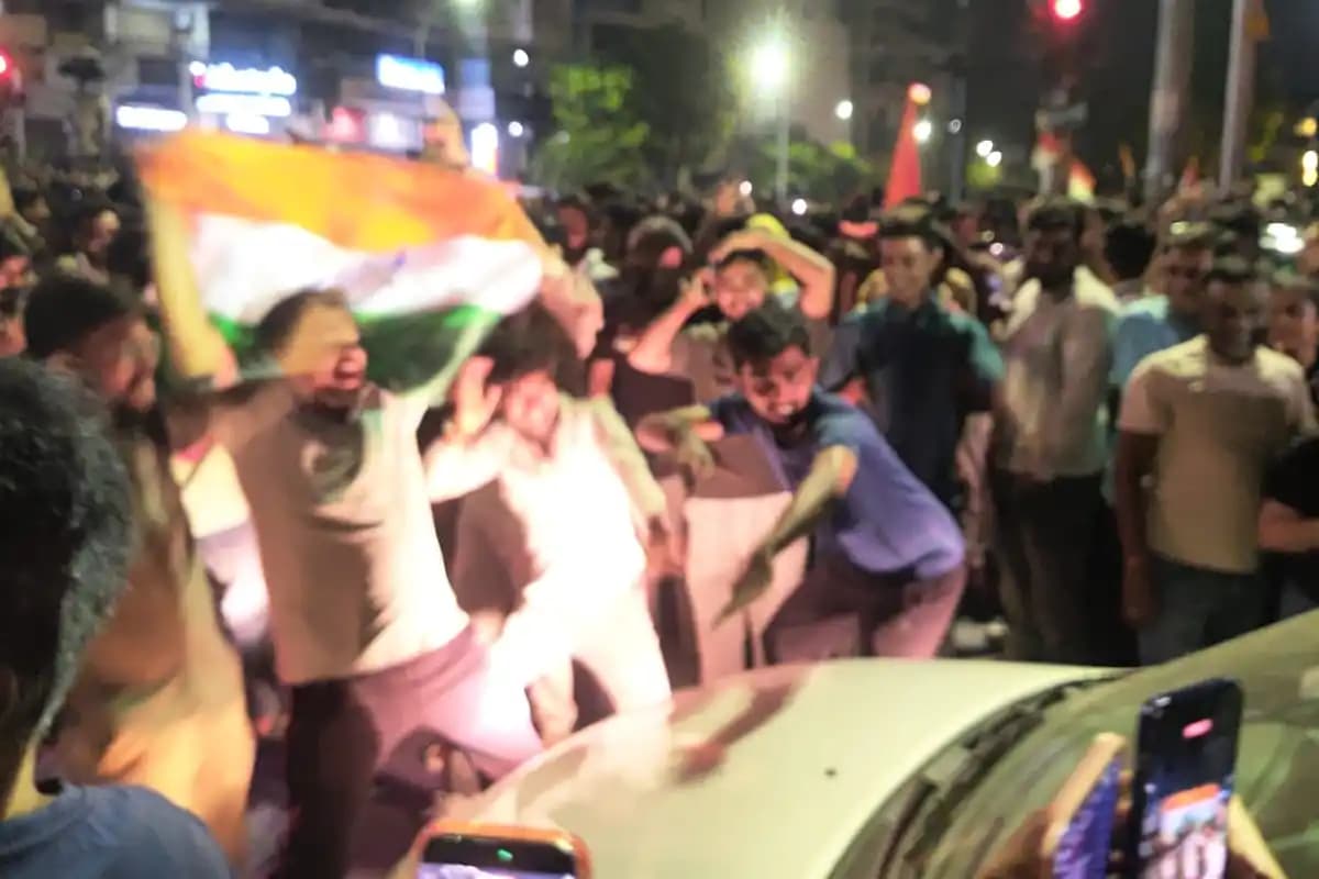 Nagpur: भारत की जीत पर गोकुलपेठ चौक पर उमड़ा जनसैलाब, पूरा शहर जश्न में डूबा