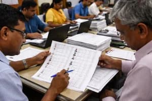 West Bengal voter list publication CEO press conference: पश्चिम बंगाल CEO ने कहा - शाम 4 बजे तक 29 लाख मामले निपटे, रात 9 बजे तक ECI सर्वर पर अपलोड होगी पूरी मतदाता सूची।