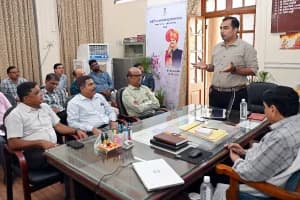 Nagpur cyber crime workshop: नागपुर के विभागीय सूचना कार्यालय में साइबर विशेषज्ञ हिमांशु जोशी ने साइबर अपराध पर कार्यशाला में हैकिंग संकेत और ऑनलाइन धोखाधड़ी की जानकारी दी।