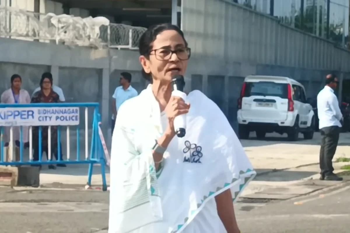 Video: ममता बनर्जी का केंद्र पर हमला, “पहले दाम घटाओ, हल्दिया गैस बाहर नहीं जाने दूंगी, बुकेपाटा हो तो लिस्ट निकालो”