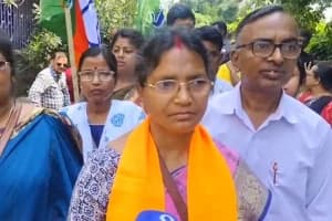 Panihati Ward 33 BJP campaign Ratna Debnath: पानिहाटी में प्रचार के दौरान सड़क और नाली को लेकर लोगों की शिकायतें सामने आईं