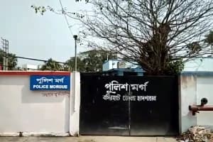 uncle kills nephew in land dispute Basirhat West Bengal: बशीरहाट के रायपुर गांव में जमीन विवाद में चाचा ने भतीजे शमीम मंडल (42) को चाकू घोंपा, अस्पताल में मौत। इलाके में शोक की लहर।