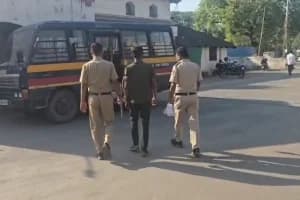Nagpur Kapil Nagar rape case forced nikah video threat: नागपुर के कपिल नगर में 21 वर्षीय युवती से दुष्कर्म, वीडियो वायरल की धमकी और जबरन निकाह का आरोप। 5 पर केस, मुख्य आरोपी गिरफ्तार।