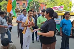 Rohan Mitra Ballygunge election campaign Kolkata: बालीगंज में कांग्रेस उम्मीदवार रोहन मित्र ने गड़ियाहाट से शुरू किया घर-घर प्रचार | Bengal Chunav News