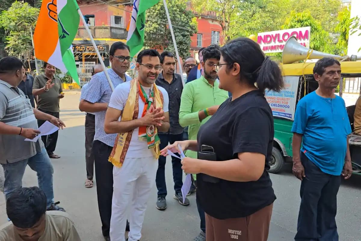 Bengal Chunav: बालीगंज में कांग्रेस उम्मीदवार रोहन मित्र ने गड़ियाहाट से शुरू किया घर-घर प्रचार
