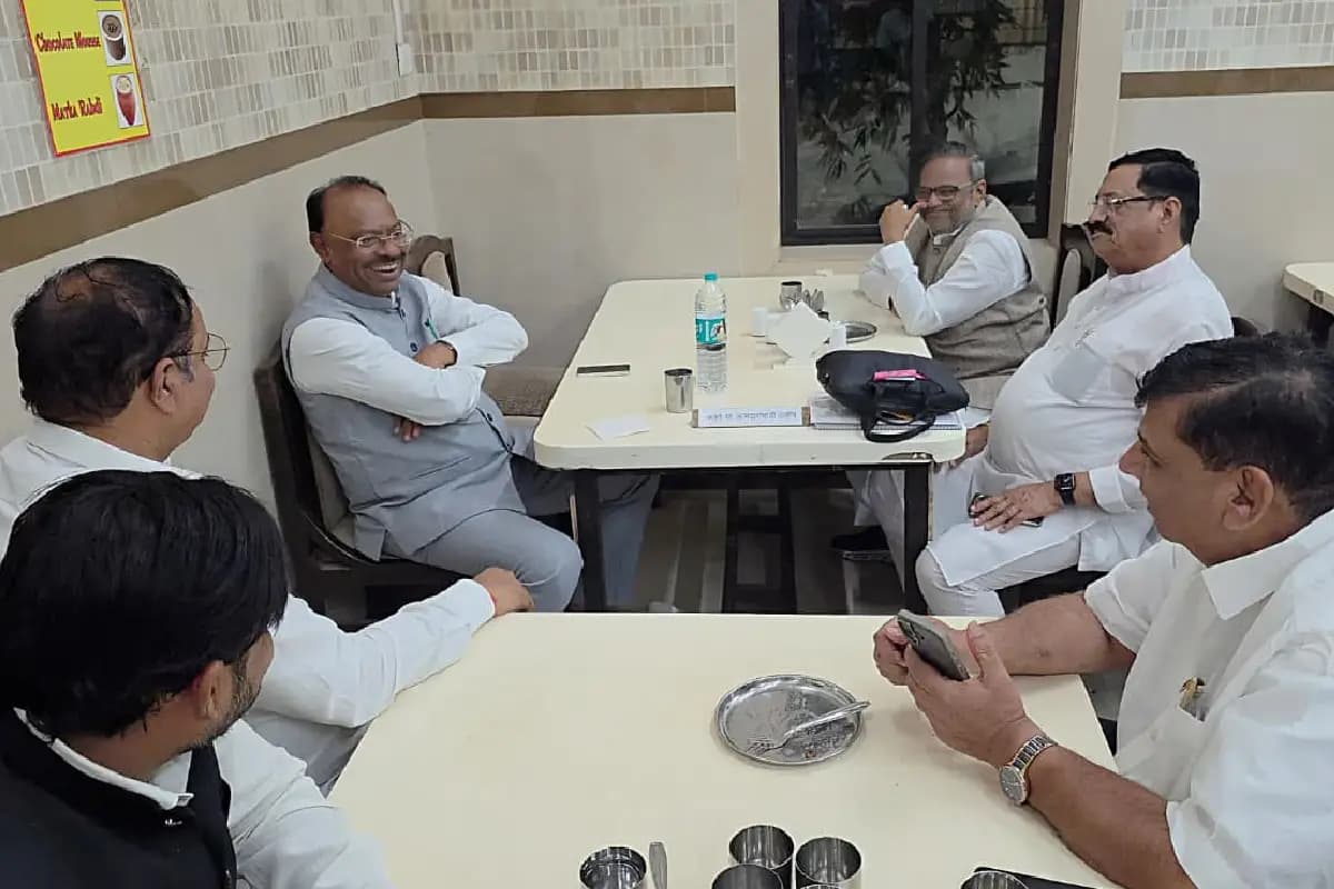 Mumbai News: कई बार बरामदे में सोया, लेकिन हार नहीं मानी – राजस्व मंत्री बावनकुळे भावुक हुए आकाशवाणी विधायक निवास में