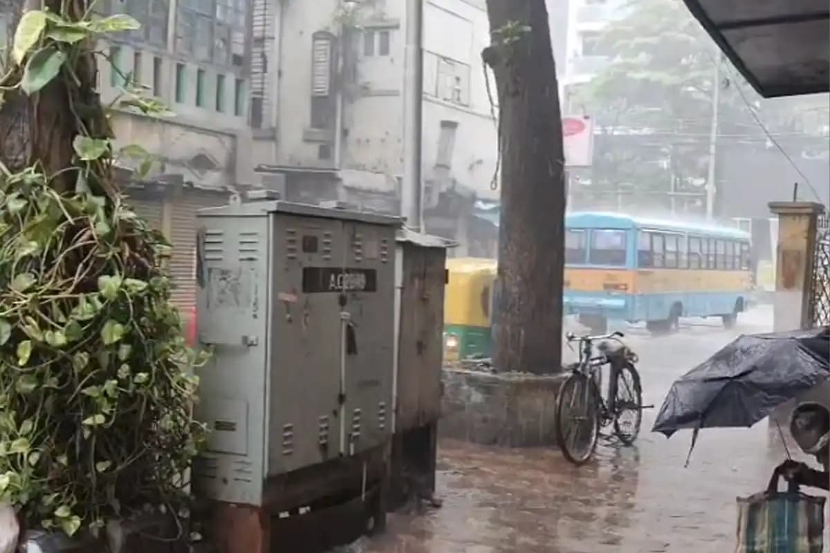 कोलकाता और दक्षिण बंगाल में आज भी बिजली-तूफान के साथ बारिश, वीकेंड में लौटेगी गर्मी