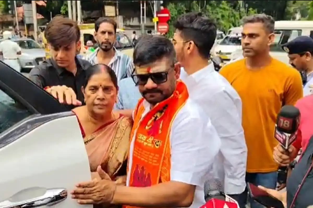 Bandar Assembly nomination Kolkata: बंदर विधानसभा से भाजपा उम्मीदवार राकेश सिंह ने विद्यासागर की तस्वीर के साथ किया नामांकन