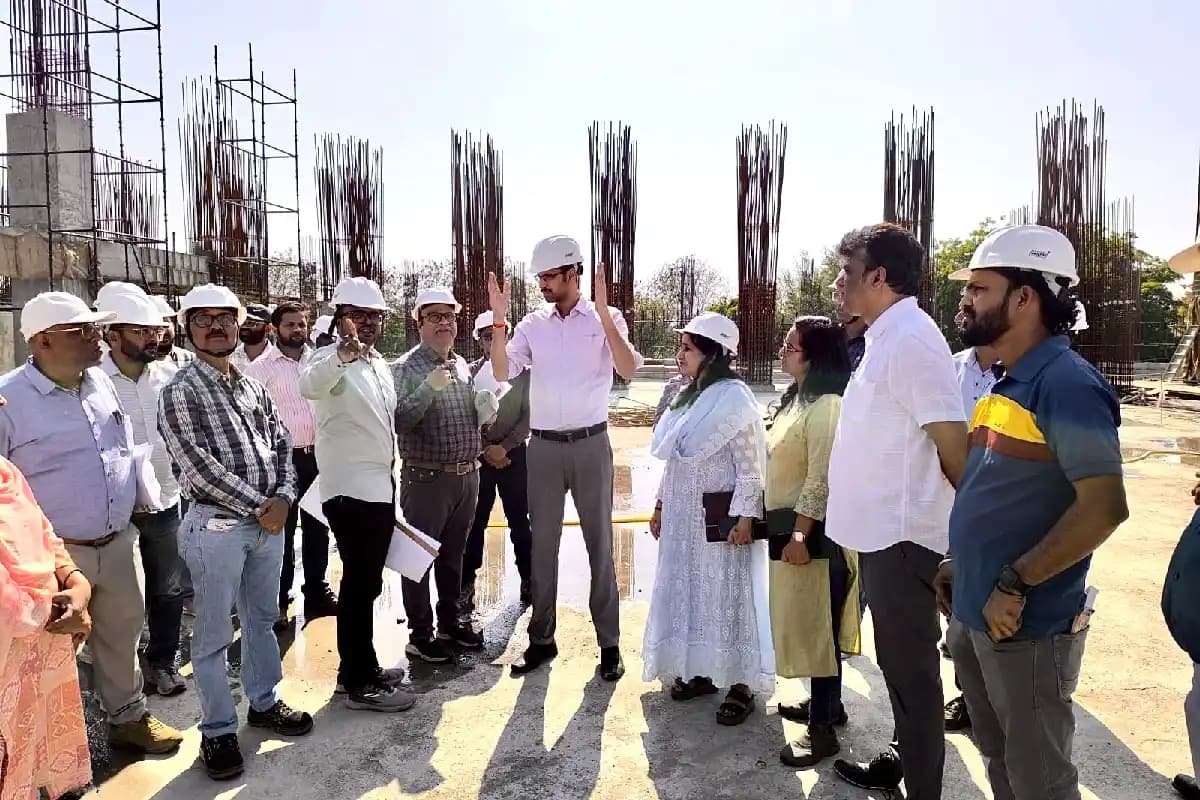 नागपुर स्पोर्ट्स हब परियोजना की समीक्षा, धापेवाड़ा मंदिर विकास कार्यों को तेज करने के निर्देश