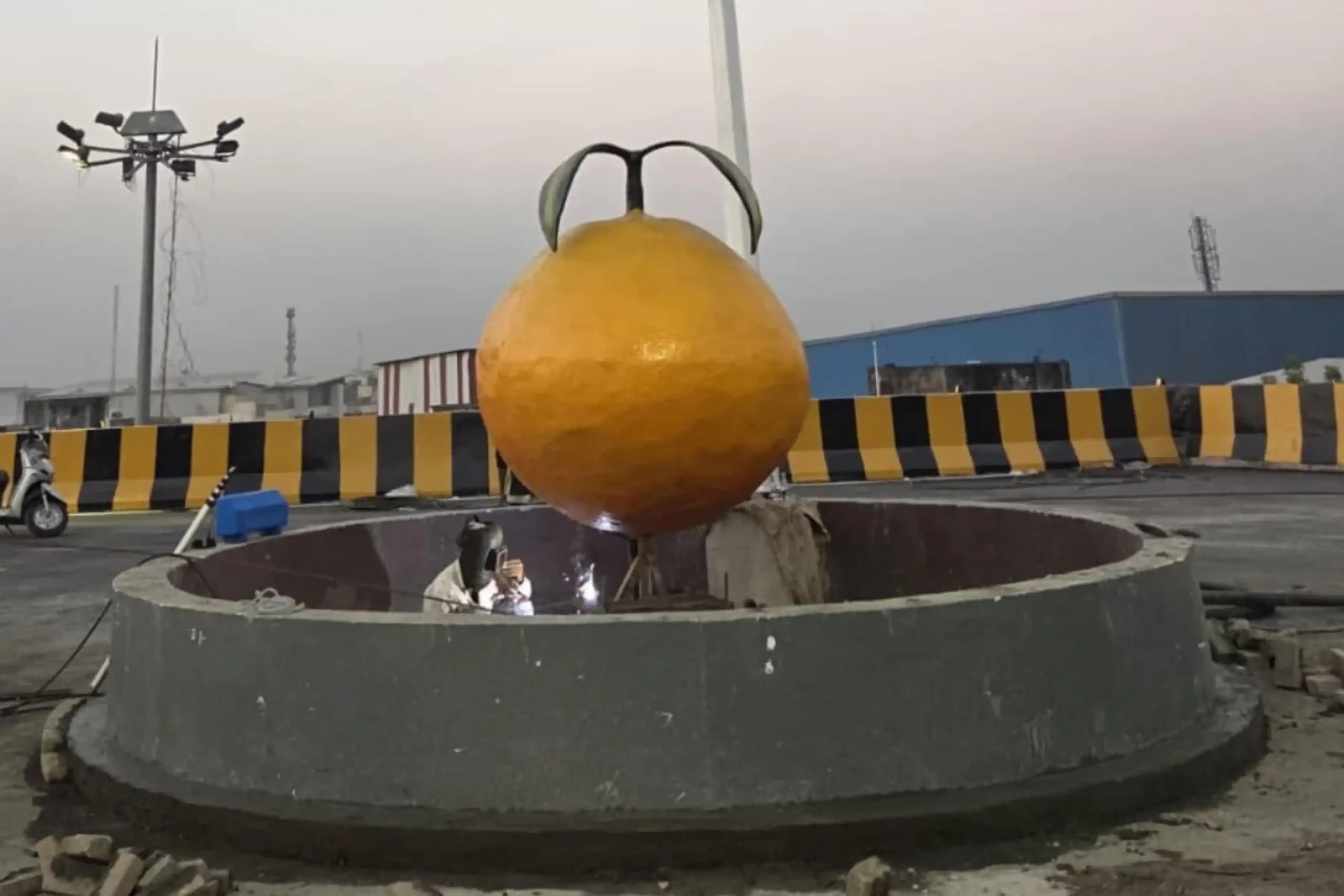 नागपुर के दीप्ति सिग्नल आरओबी पर संतरे की आकृति वाली मूर्ति से बदलेगी शहर की पहचान