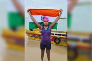 Ishwari Pandey blind swimmer Palk Strait world record Nagpur: दृष्टिहीन तैराक ने रचा इतिहास, CM ने दी बधाई और प्रेरणादायक संदेश