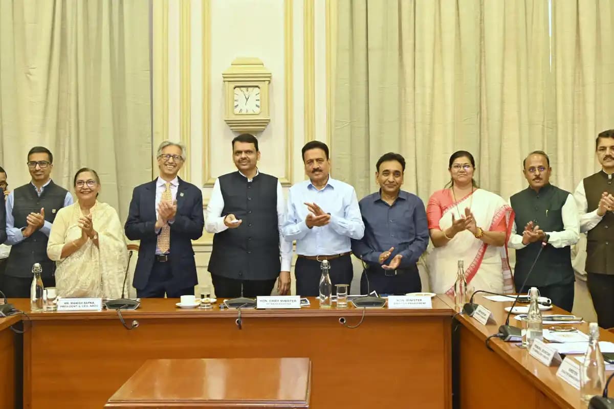Maharashtra News: मुंबई में ‘हीट रेजिलियंस सेंटर’ की स्थापना, मुख्यमंत्री फडणवीस बोले — अत्यधिक गर्मी से निपटने के लिए बनेगा राज्यव्यापी हीट एक्शन प्लान