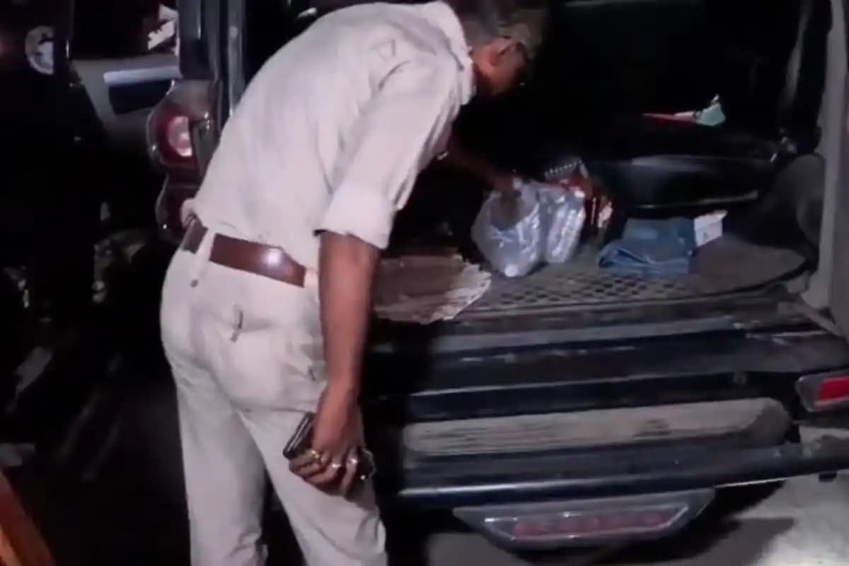 बनगांव उत्तर में भाजपा उम्मीदवार की गाड़ी की जांच, पुलिस ने रोका वाहन