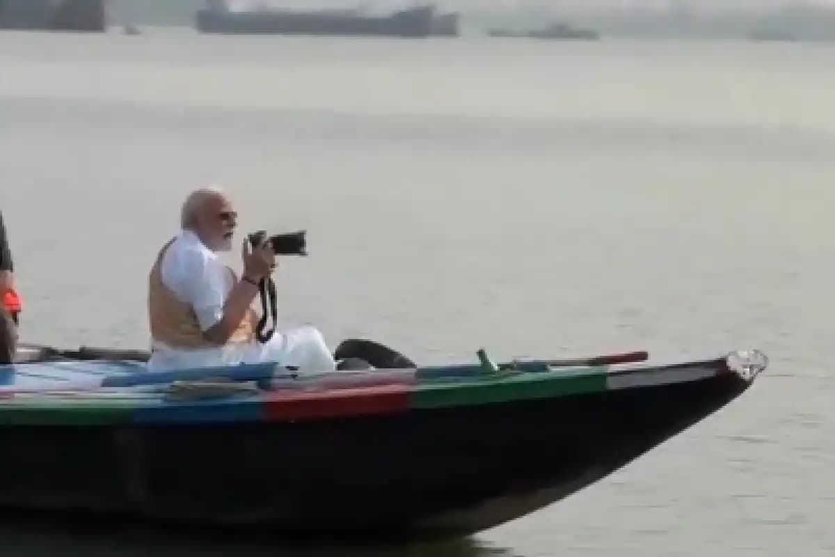 Kolkata News: हुगली नदी पर नाव की सैर कर प्रधानमंत्री ने कोलकाता के खास नजारे देखे