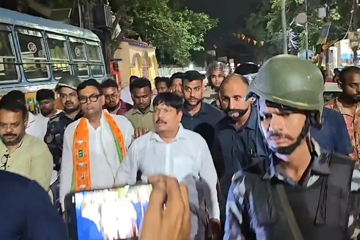 North 24 Parganas News: भाटपाड़ा में गोलीकांड, सीआईएसएफ जवान घायल, चुनाव से पहले बढ़ा तनाव