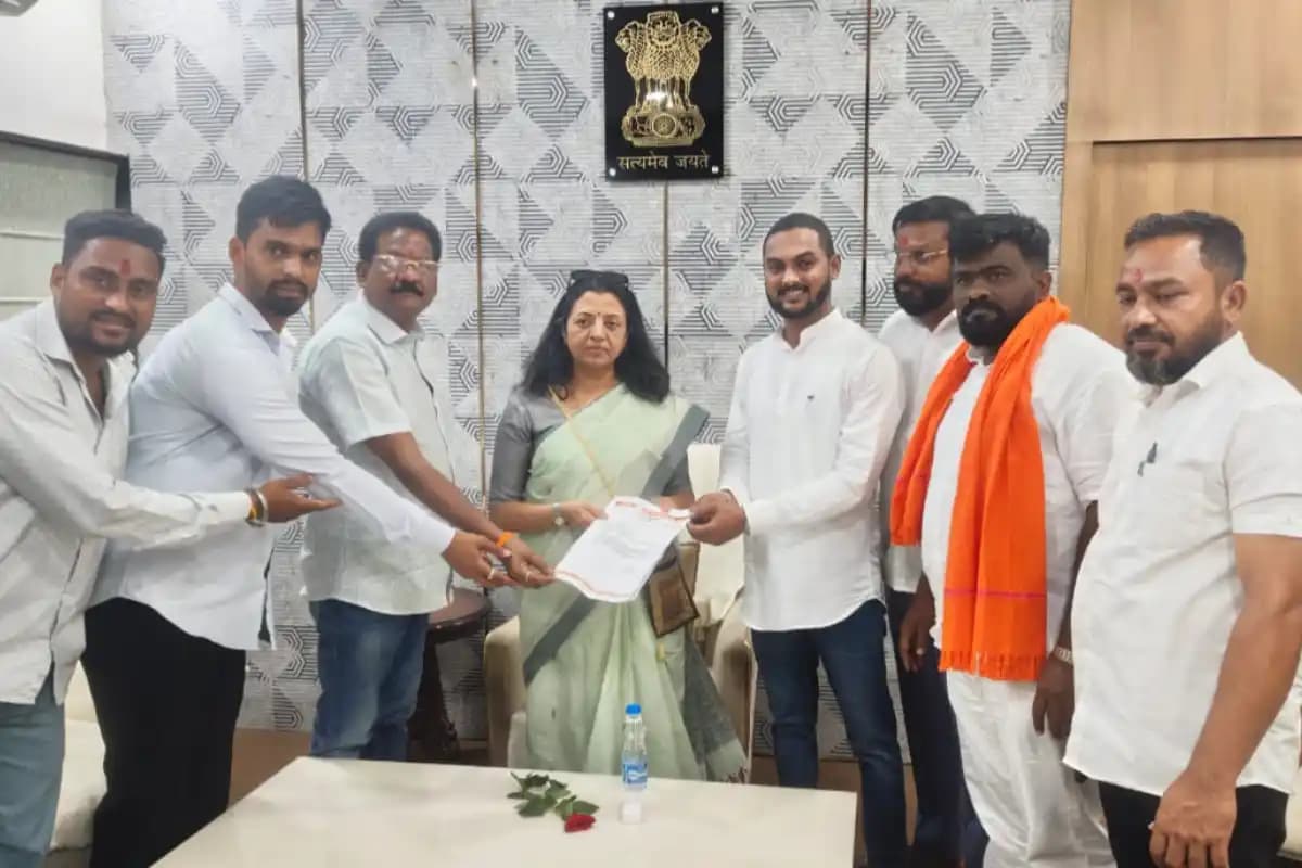 Nagpur News: ओबीसी छात्रावास के लिए अलग भवन की मांग, शिवसेना ने सौंपा ज्ञापन