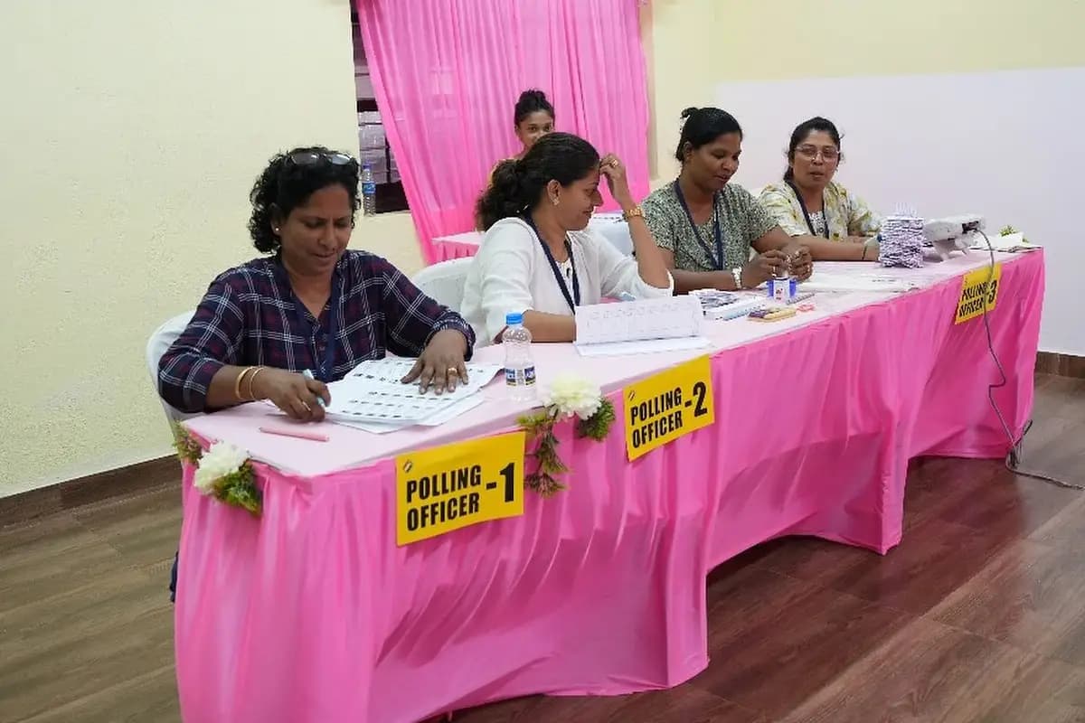 Bengal Phase 2 Election: कोलकाता में कल दूसरे चरण का मतदान, चुनाव आयोग की खास पहल, 160 रासबिहारी क्षेत्र में ‘पिंक बूथ’