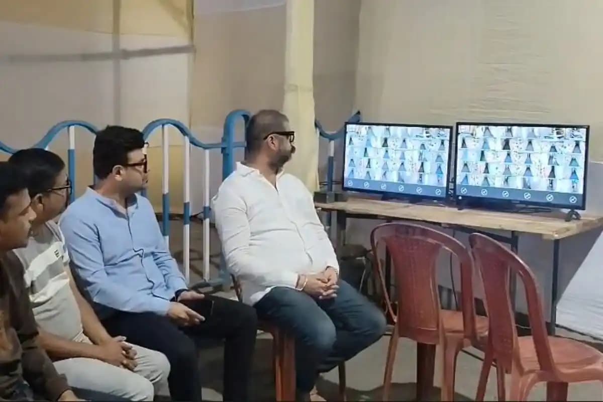 Kolkata News: नेताजी इंडोर स्टेडियम के स्ट्रॉन्ग रूम पर केंद्रीय बल का कड़ा पहरा